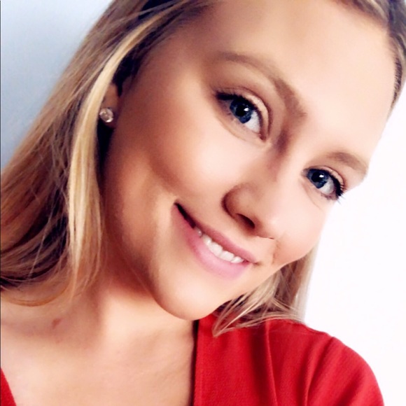 MEET YOUR FELLOW POSHER 🌟 - Picture 1 of 1